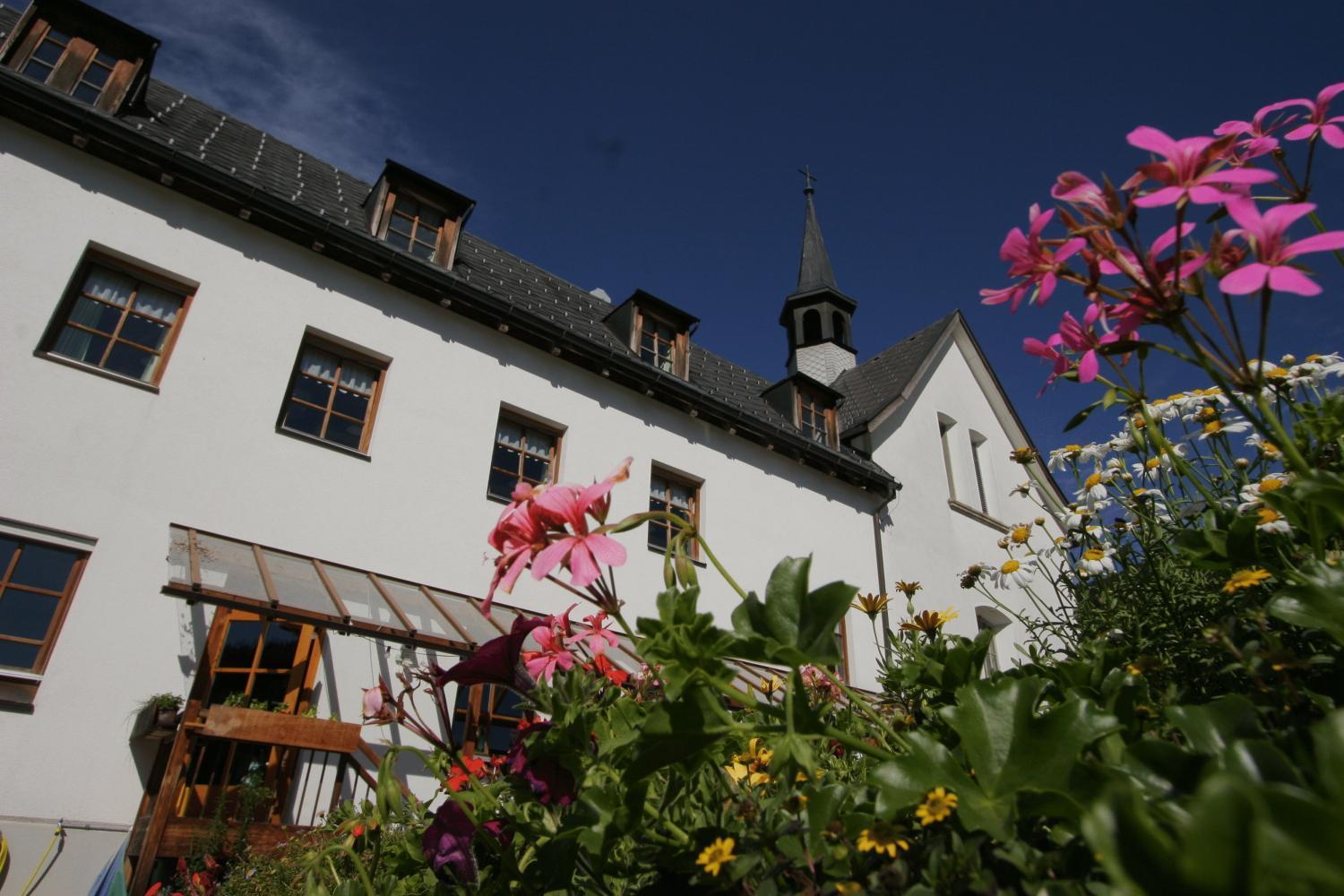 Seminar- Und Gaestehaus Im Kloster Bezau Bagian luar foto