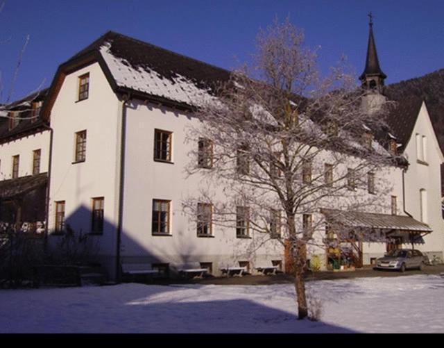Seminar- Und Gaestehaus Im Kloster Bezau Bagian luar foto